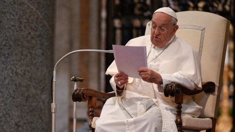 Papa Francisco critica deportações nos EUA e condena políticas migratórias de Trump